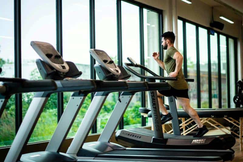 The Dangerous Bacteria That Lurk in Dirty Fitness Equipment and Clothes
